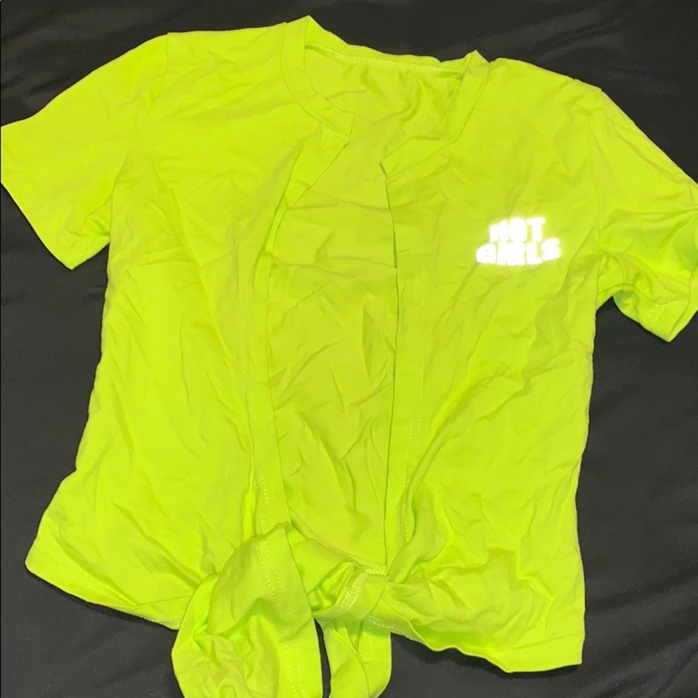 Tie front lines green tee